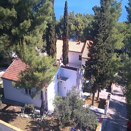 Beach House Black Olive Villa Slatine Exterior photo