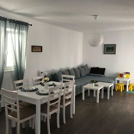 Beach House Black Olive Villa Slatine Exterior photo