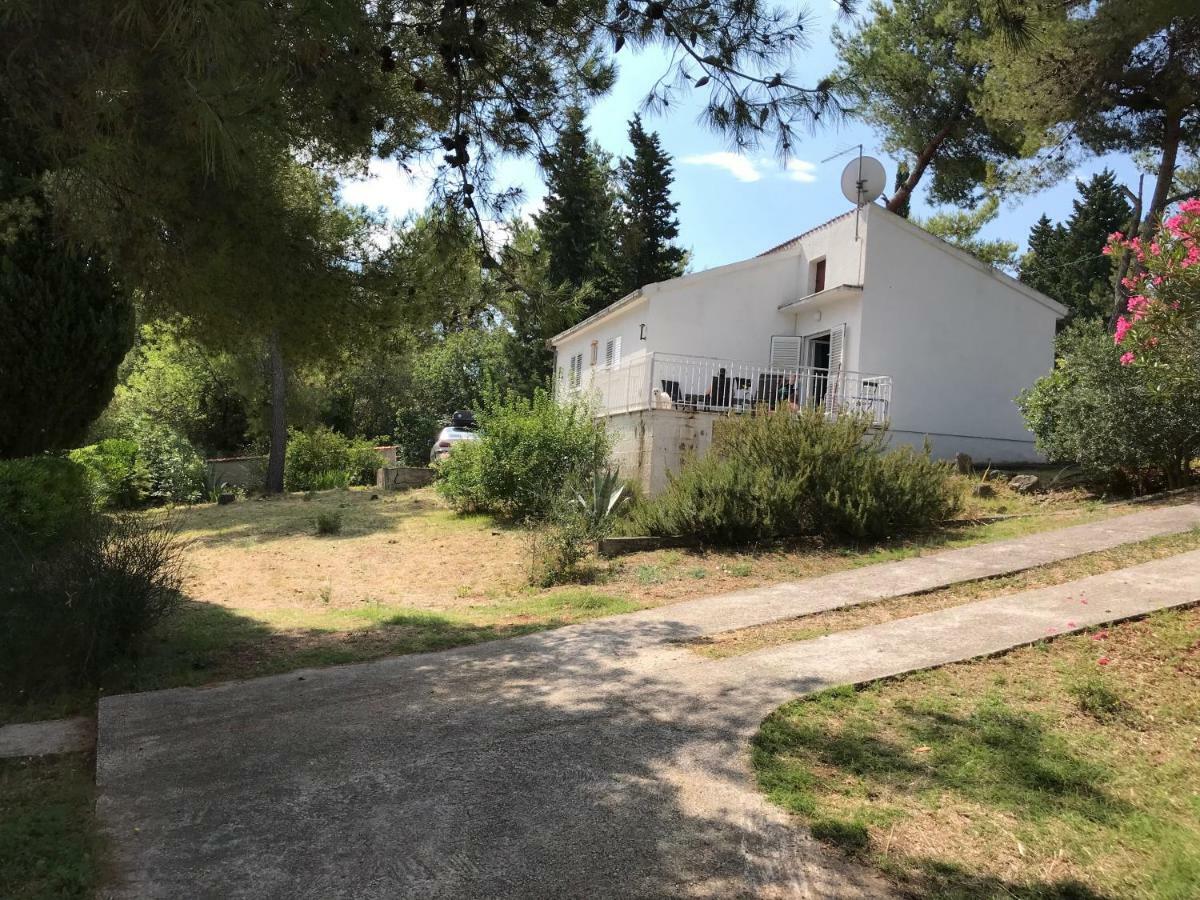 Beach House Black Olive Villa Slatine Exterior photo