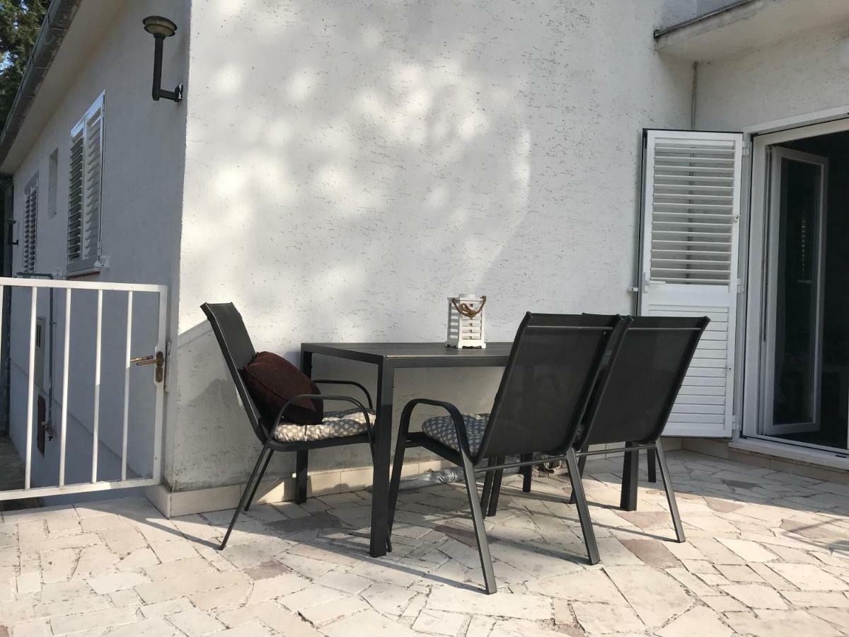 Beach House Black Olive Villa Slatine Exterior photo