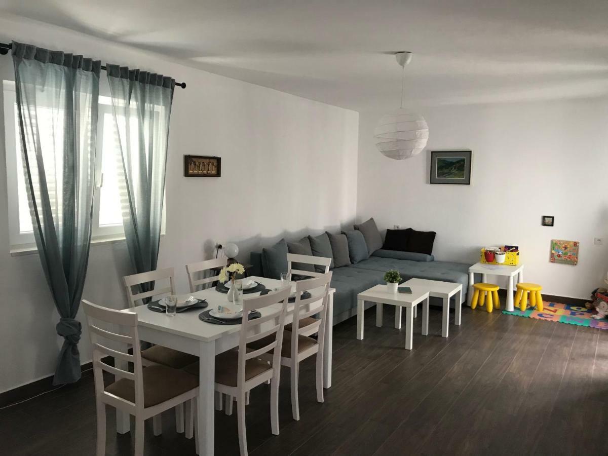 Beach House Black Olive Villa Slatine Exterior photo